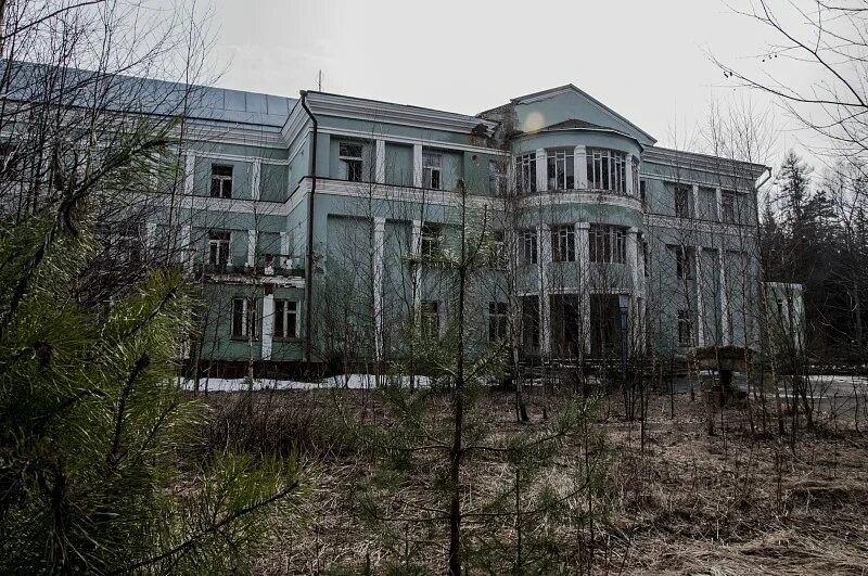 пансионат имени чкалова заброшка. санаторий им чкалова заброшенный. санаторий чкалова звенигород. санаторий чкалова. санаторий чкалова.