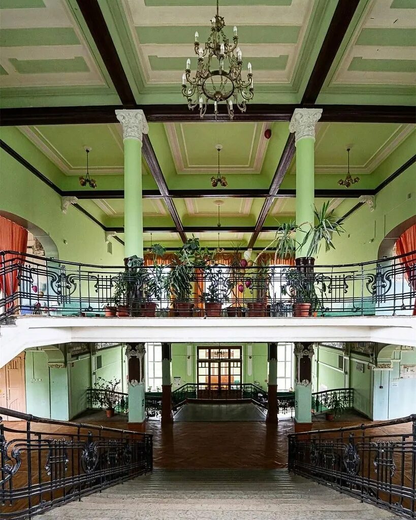 Школа номер 10 города ногинска. Школа 10 ногинск. Самая красивая школа в ногинске. Гимназия 1908 года ногинск. Школа 1 ногинск.