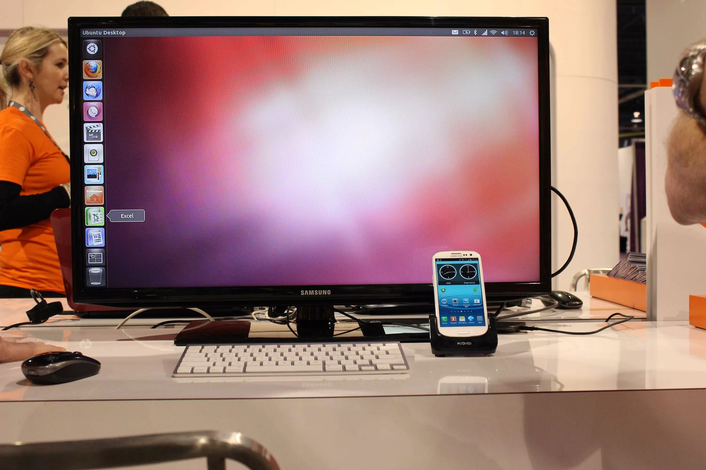 Linux computer. Линукс компьютер. убунту компьютер. компьютер с ubuntu. linux пк.