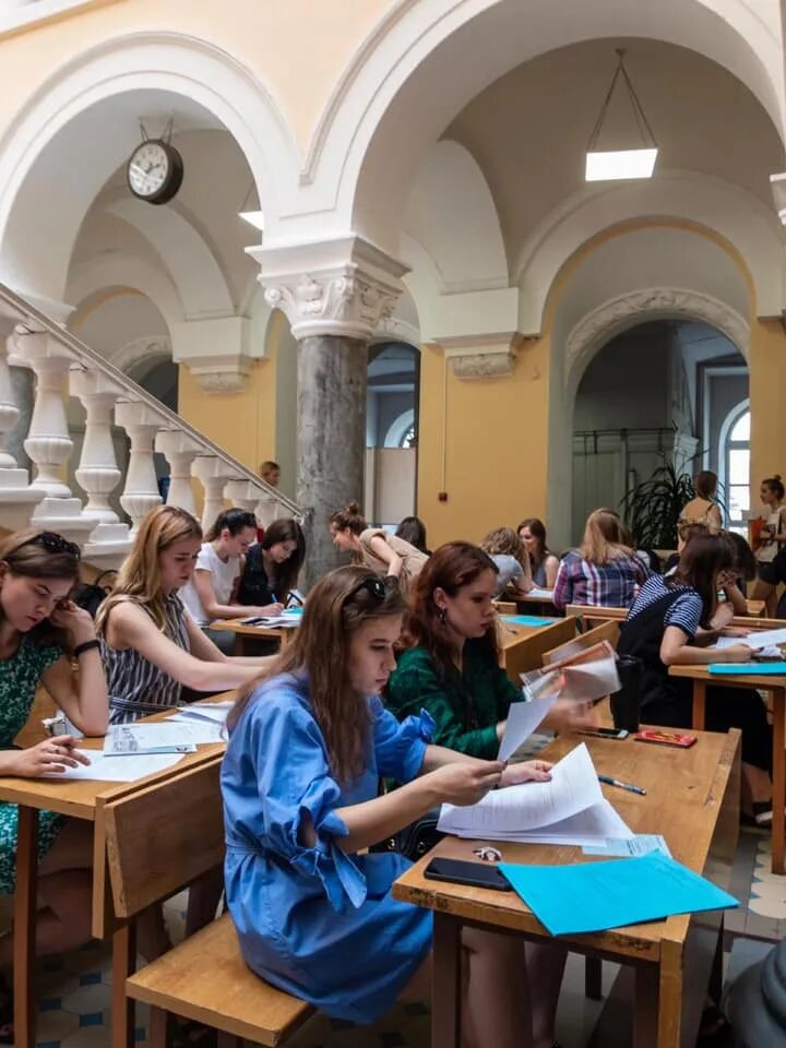 Факультет журналистики МГУ имени м. в. Ломоносова, Москва. Чеховская аудитория журфак МГУ. Факультет журналистики МГУ аудитории. Журфак МГУ Москва. Московские учебные учреждения