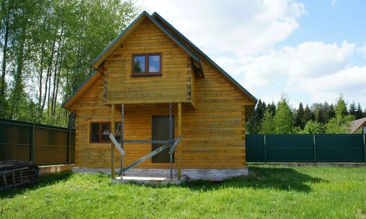 Новгородские дома дачи. Деревня Корытница Окуловский район Новгородская область. Дачи в Новгородской области. Дом в Окуловке Карелия. Дом в Окуловке в Новгородской области.