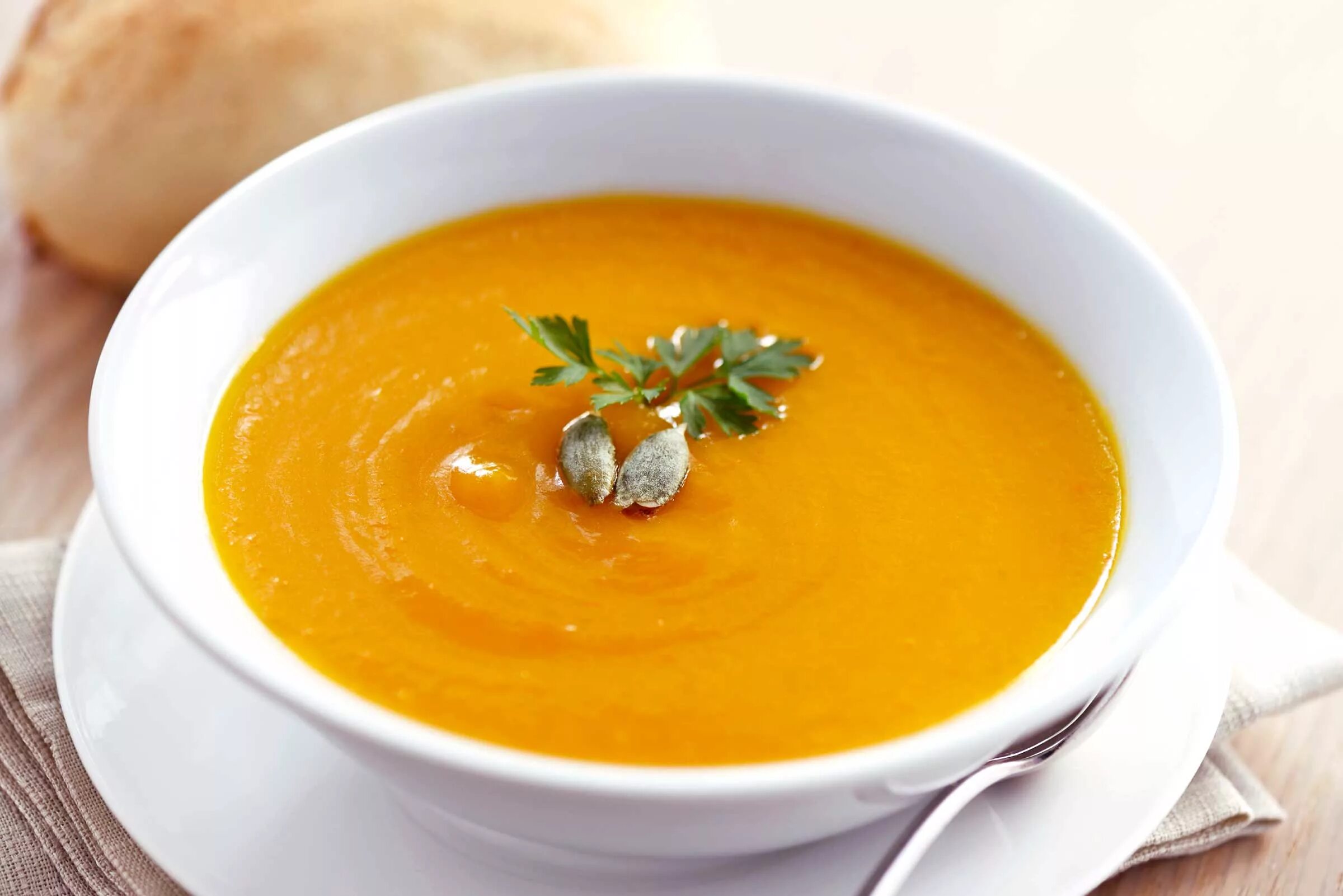 Крем суп из тыквы рецепт со сливками. Тыквенно-чечевичный суп-пюре. Тыквенный крем суп. Тыквенный суп "крем-капучино". Крем суп из тыквы.