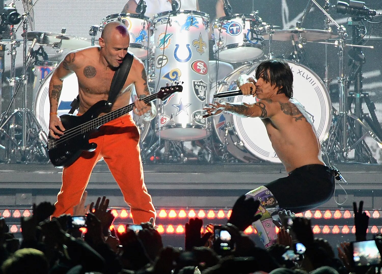 Музыка ред хот. Солист rhcp. Музыка ред хот. Rhcp вокалист. Фли басист рхчп.
