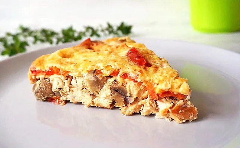 Рецепт куриное филе грибы сыр. Рисовая запеканка с куриной грудкой. запеканка с курицей и грибами. куриная запеканка с грибами. куриная запеканка с помидорами и сыром.