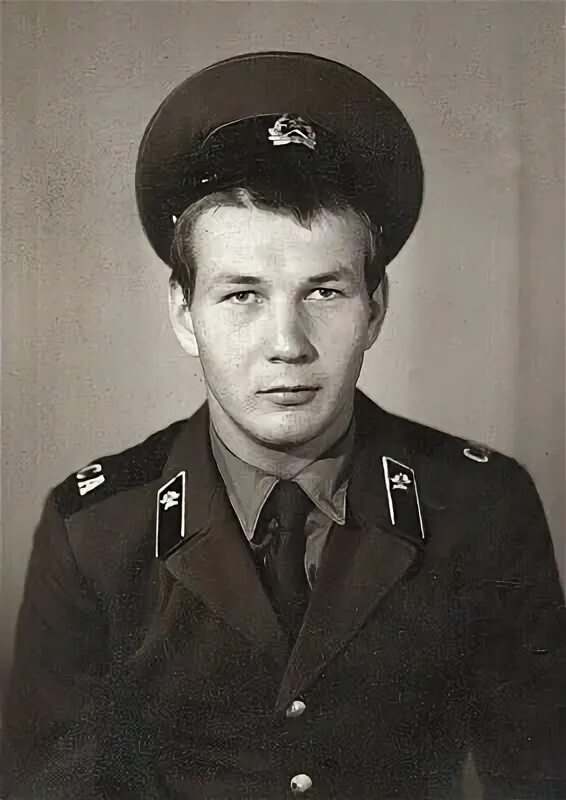 Родилась 1966 году