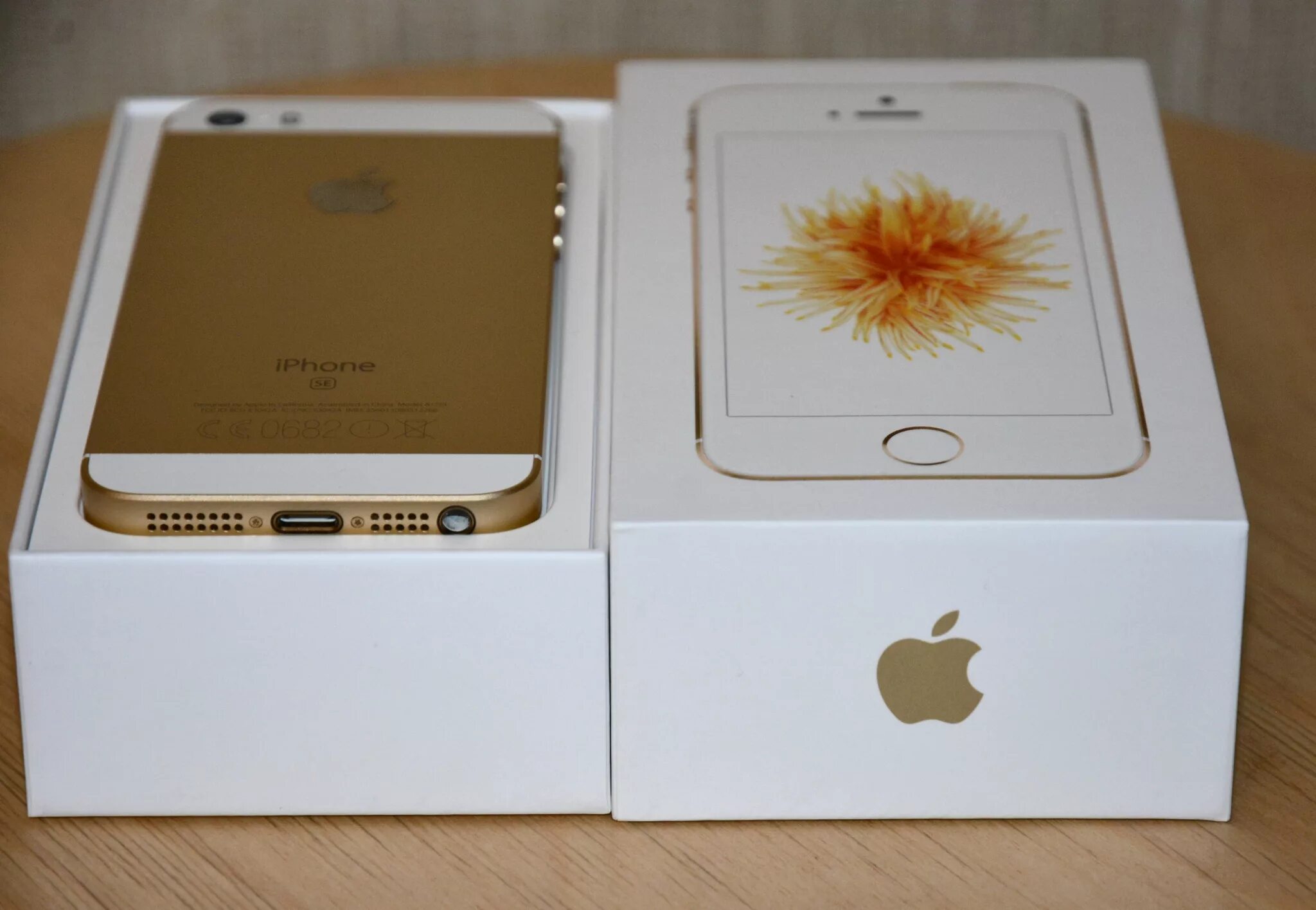 Apple se 64. Iphone se Gold 32gb. Смартфон Apple iphone se 32gb золотой. Iphone se Gold 64gb. Айфон се 32 ГБ Голд.