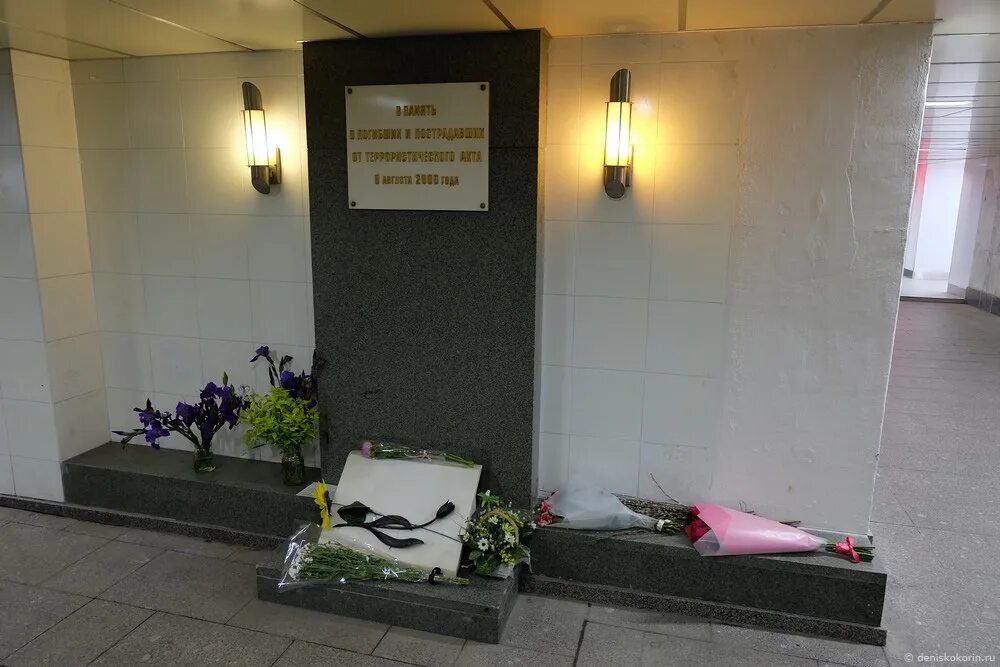 Что произошло в 2000 году. 8 Августа 2000 года теракт в Москве. Взрыв в Московском метро 8 августа 2000 года. Теракт 8 августа 2000 года на Пушкинской площади. Метро Пушкинская теракт 2000.