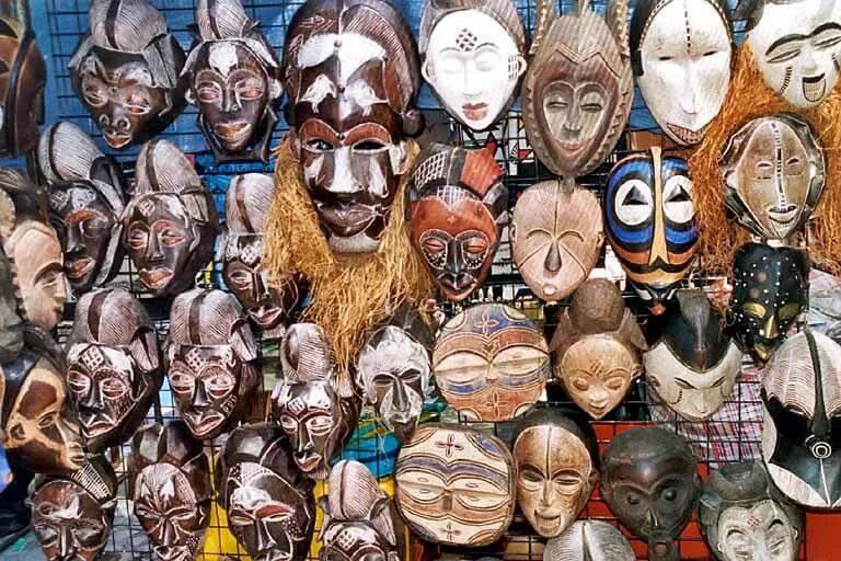 Маски древних племён народов Африки. Музей масок Хахве. Африканские маски. Африканские ритуальные маски.