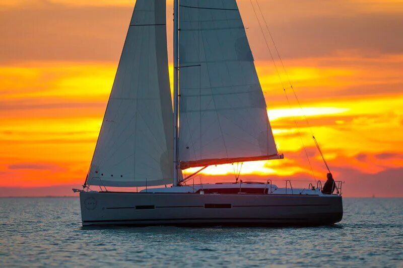 Big sail. Парус big. Dana 24 sailboat. Микро яхты парусные. Big sail.