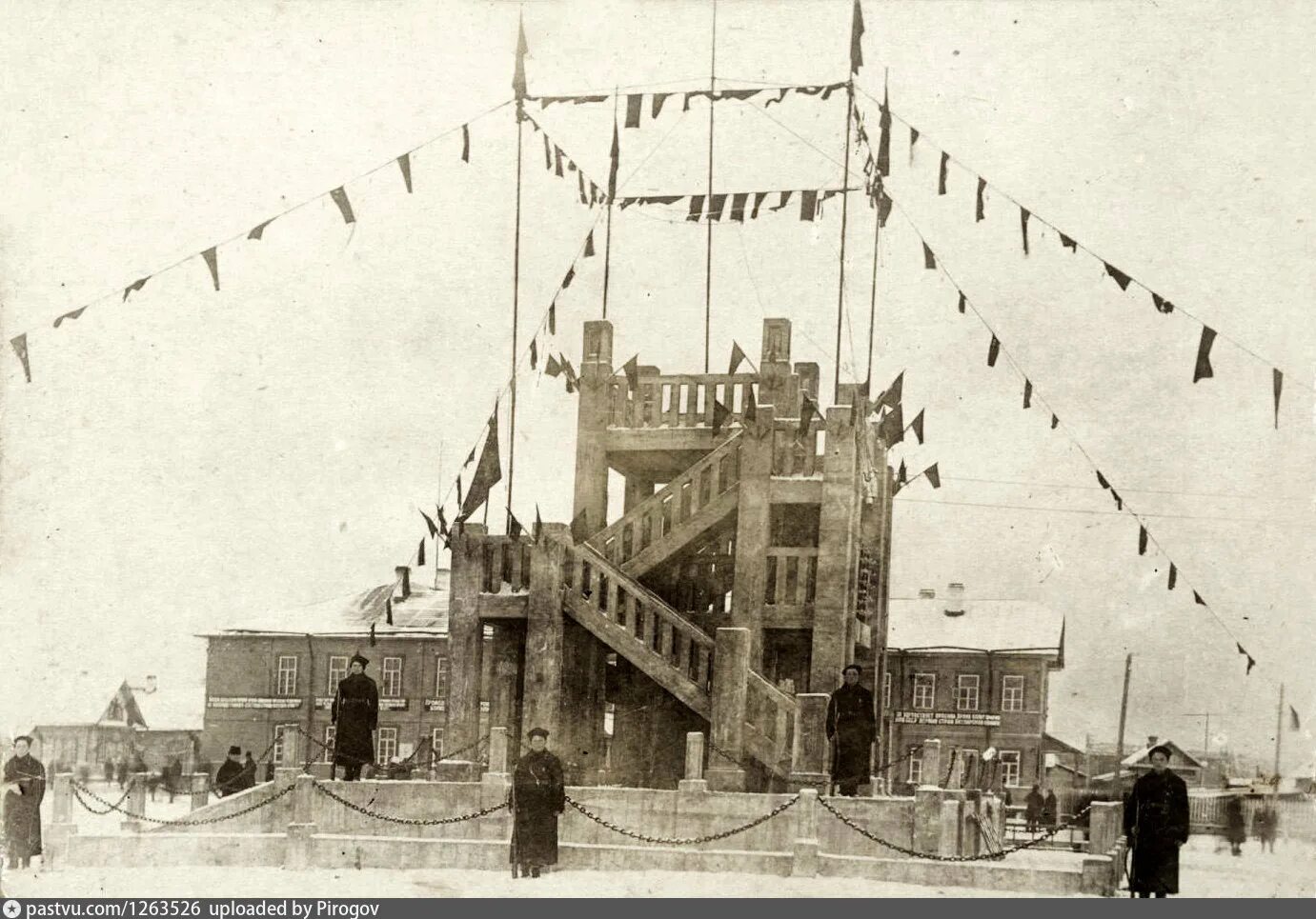 Гуманитарная интервенция примеры. Белогвардейский бронепоезд 1919. Польско-шведской интервенции 17 века. Включи интервенцию. Цели валютной интервенции.