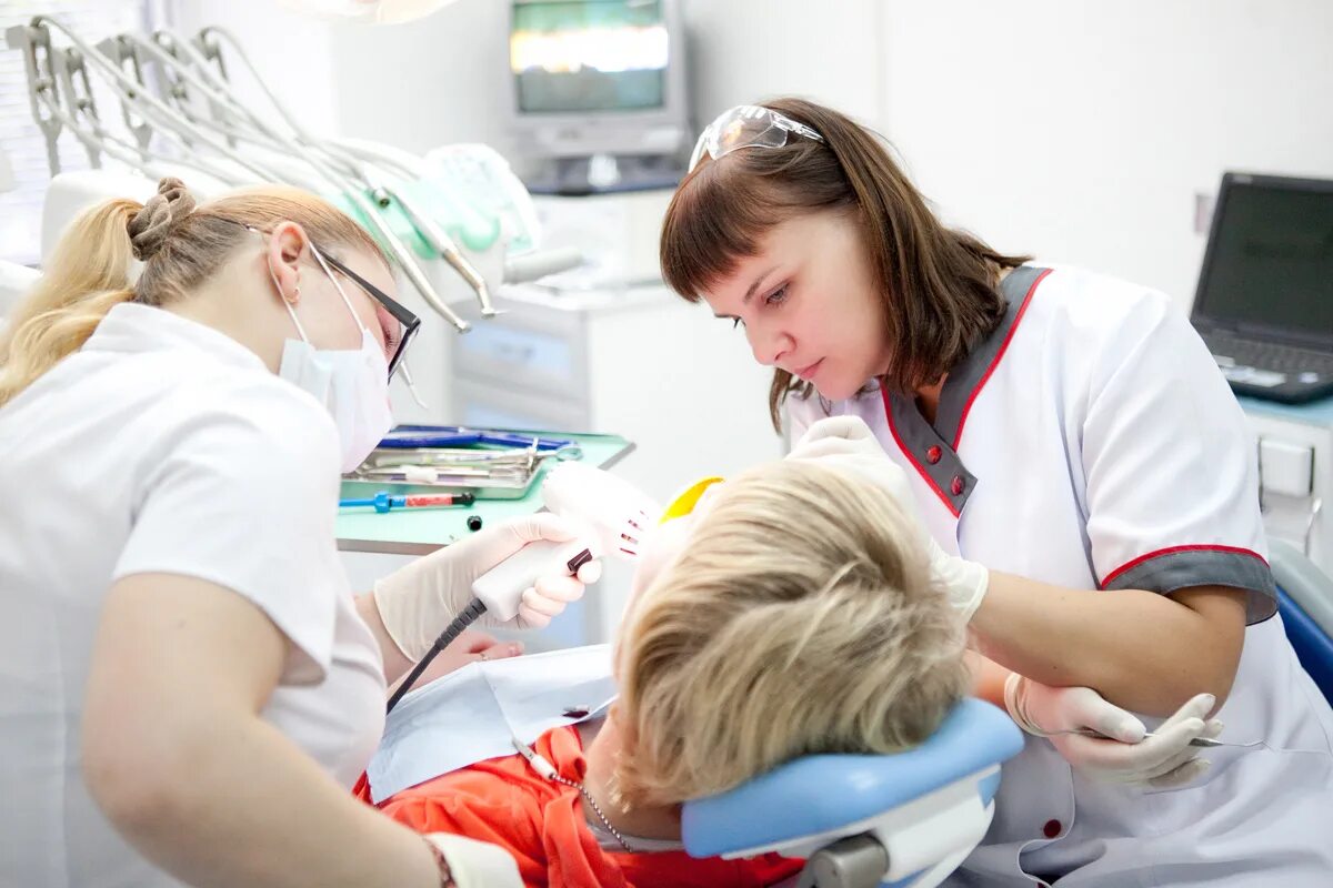 Стоматология по дмс. Услуги стоматолога по омс. Стоматологические услуги по омс. Стоматологические услуги по омс. Реклама стоматологии.