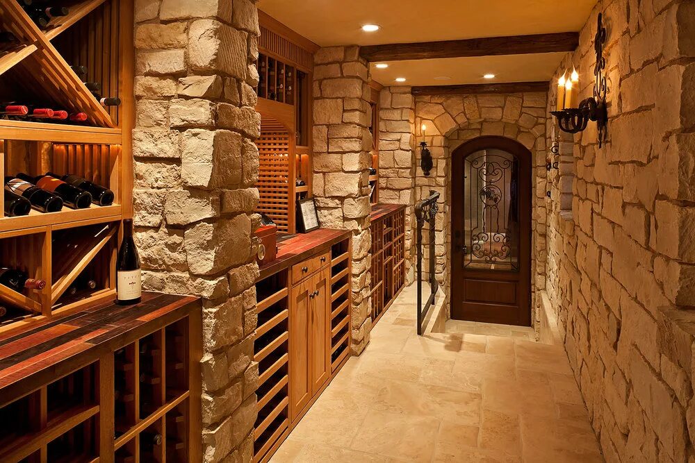 Винный погреб в частном доме. Интерьер винного погреба магазина. Погреб cellar. Комната в цокольном этаже. Винный погребок белый интерьер.