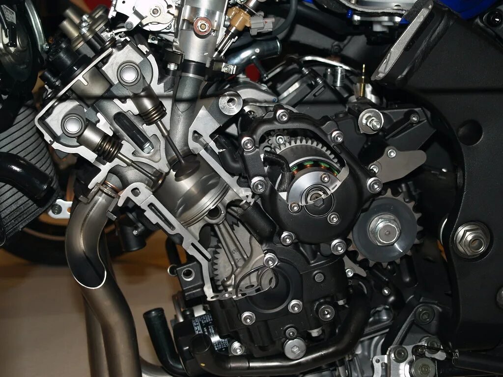Двигатель yamaha r1. Мотор Yamaha r1. Yamaha r1 engine. Yamaha fz1 двигатель. Yamaha r6 мотор.
