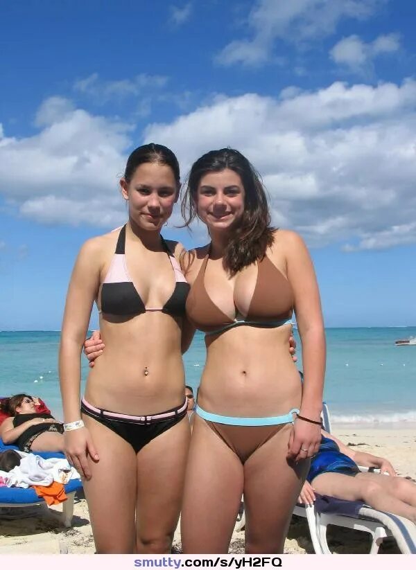 Сочные молодые мамы. Девушки на пляже любительские. Подружки в купальниках. Полненькие девушки на пляже.