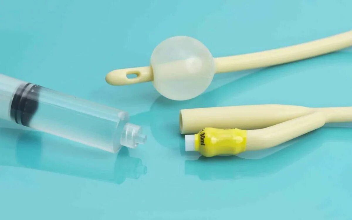 Катетер g16 диаметр. Воздух в канюле катетера. Катетеры подключичные 1. Мочевыводящий катетер фолея. Катетер стоит долго.