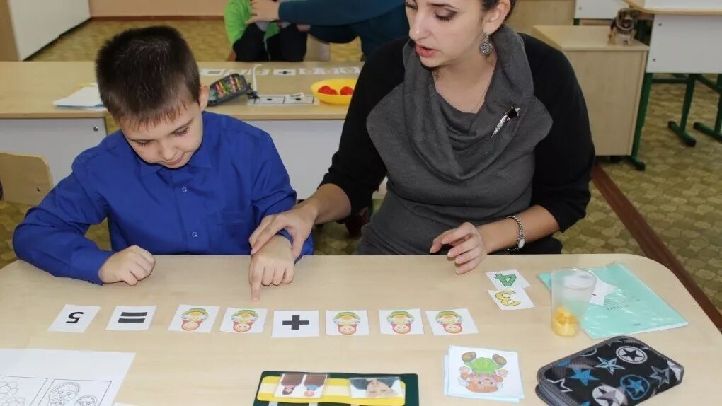 Дети с рас в коррекционной школе. Дети с рас в коррекционной школе. Коррекционная школа для детей с умственной отсталостью. Мастер класс для детей рас. Занятие для детей с аутизмом в школе.