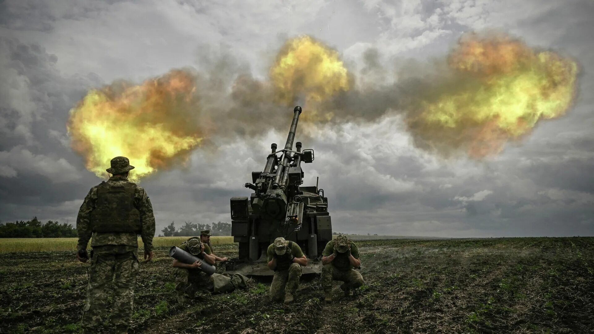 Военное иносми. Артиллерия Украины. Военные действия. Украинские артиллеристы.