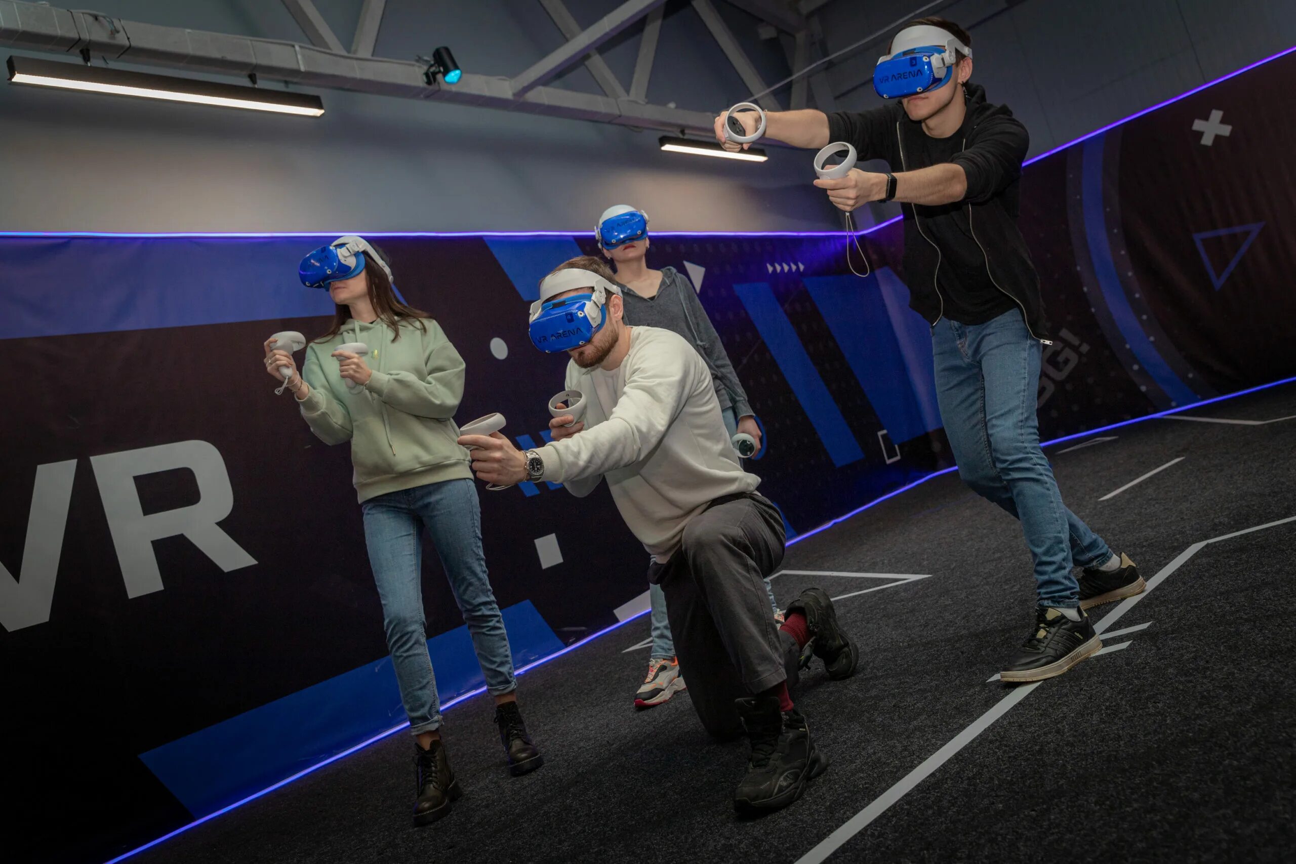 Большой vr клуб. Арена виртуальной реальности. VR Arena игра. Арена виртуальной реальности Чебоксары. Арена МК.