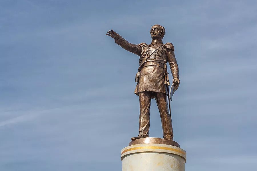 памятник муравьёву-амурскому хабаровск. памятник николаю николаевичу муравьеву-амурскому. н. памятник николаю муравьеву-амурскому. муравьев амурский памятник хабаровск.