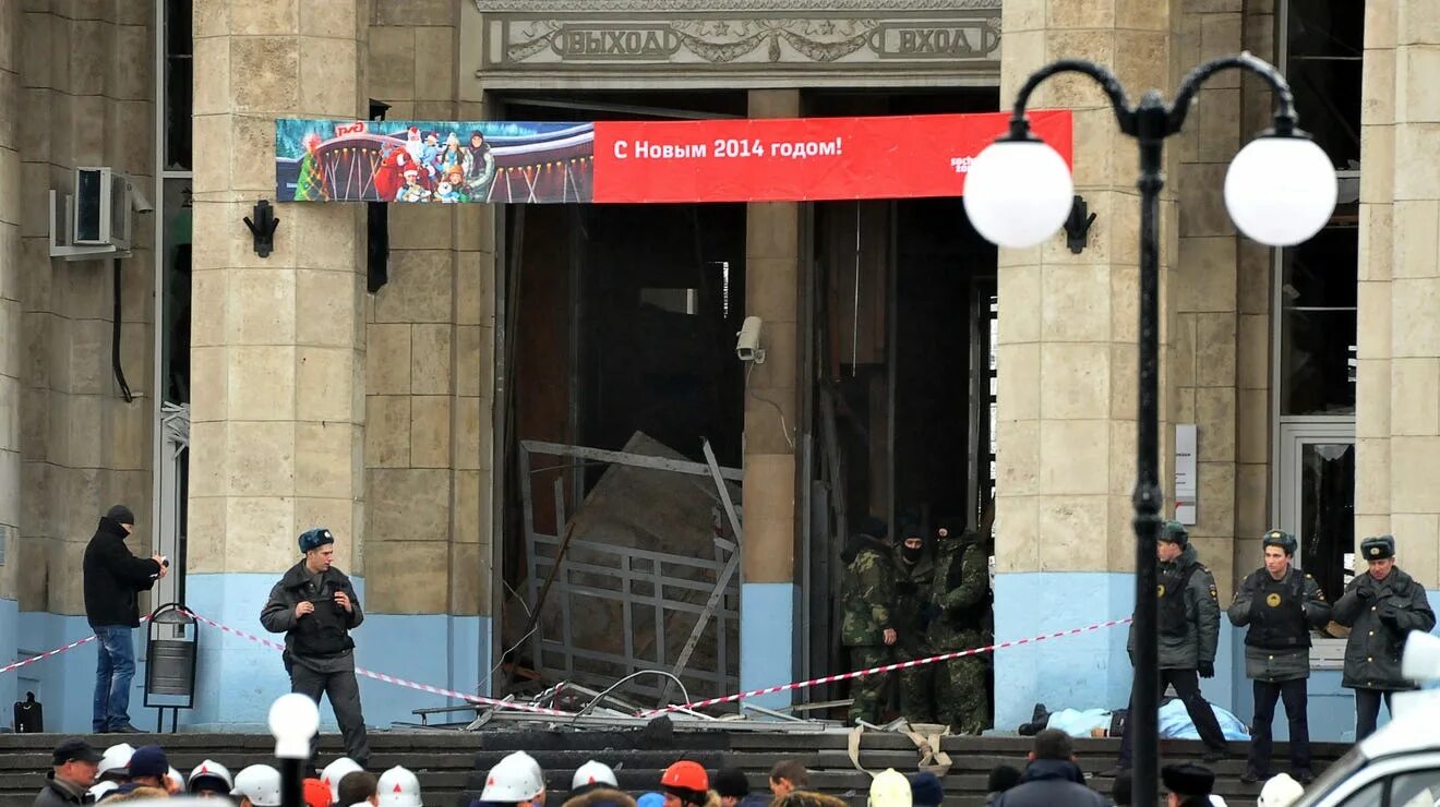 Теракт в Волгограде вокзал. Взрыв вокзала в Волгограде. 29 Декабря 2013 года теракт в Волгограде. Теракт в пятницу