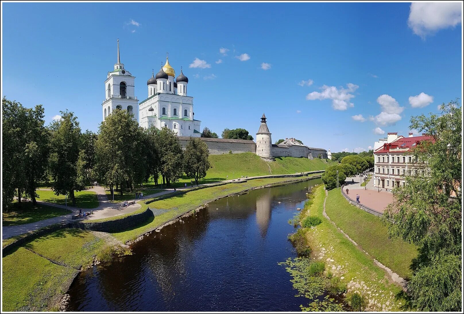 Псков достромичательности. Города России Псков. Псковский кром Псков. Город Псков достопримечательности.