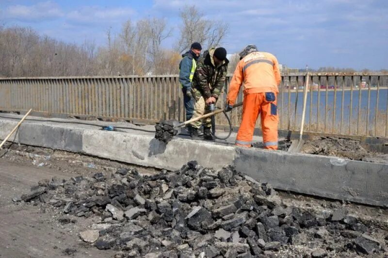 Ремонт моста в городе. Ремонт моста. Реконструкция моста. Ремонтируют мост. Капремонт дорог.