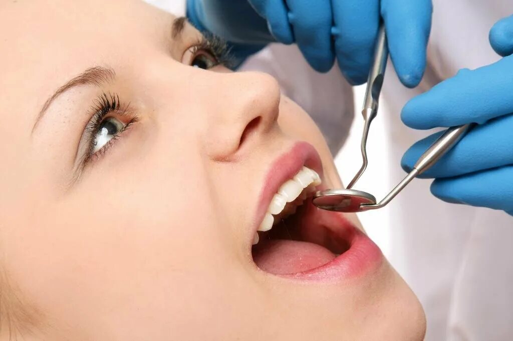 Чистка зубов казань. Стоматология фон. Зуб медицина. Медицина стоматология. Стоматология на рабочий стол.