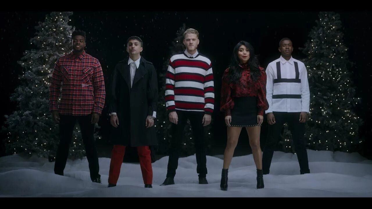 Рождество песни клипы. Пентатоникс мери Кристмас. Making Christmas Pentatonix. Kid on Christmas Pentatonix. Пентатоникс Рождественская песня.