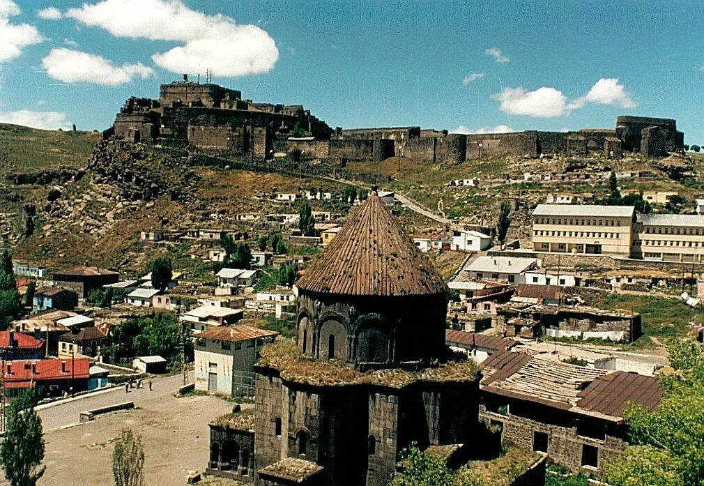 Карс бай. Карс город в Турции. Карс Армения храм. Карс древняя столица Армении. Муш Западная Армения.