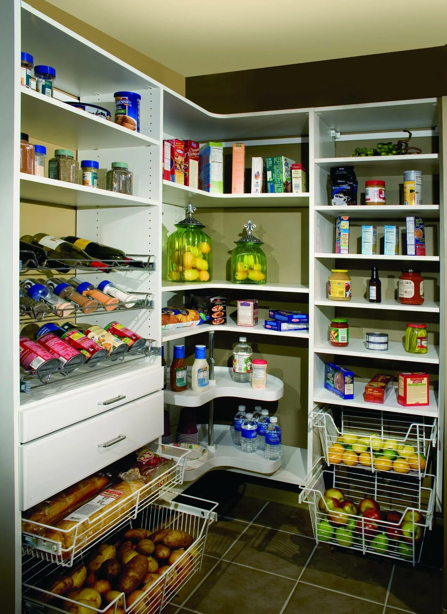 Организация пространства в кладовой. Кладовая клетки. Кладовка для хранения хозяйственных. Кладовая клетки. Кладовая в доме.