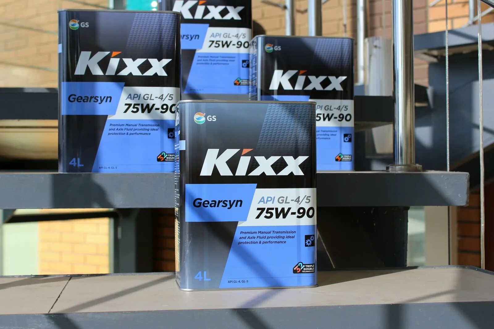 Kixx 75w90 gl-4. Масло трансмиссионное Kixx GEARSYN 75w90 gl-4/5 4л. Kixx 75-90. Трансмиссионное масло Kixx 75w90.