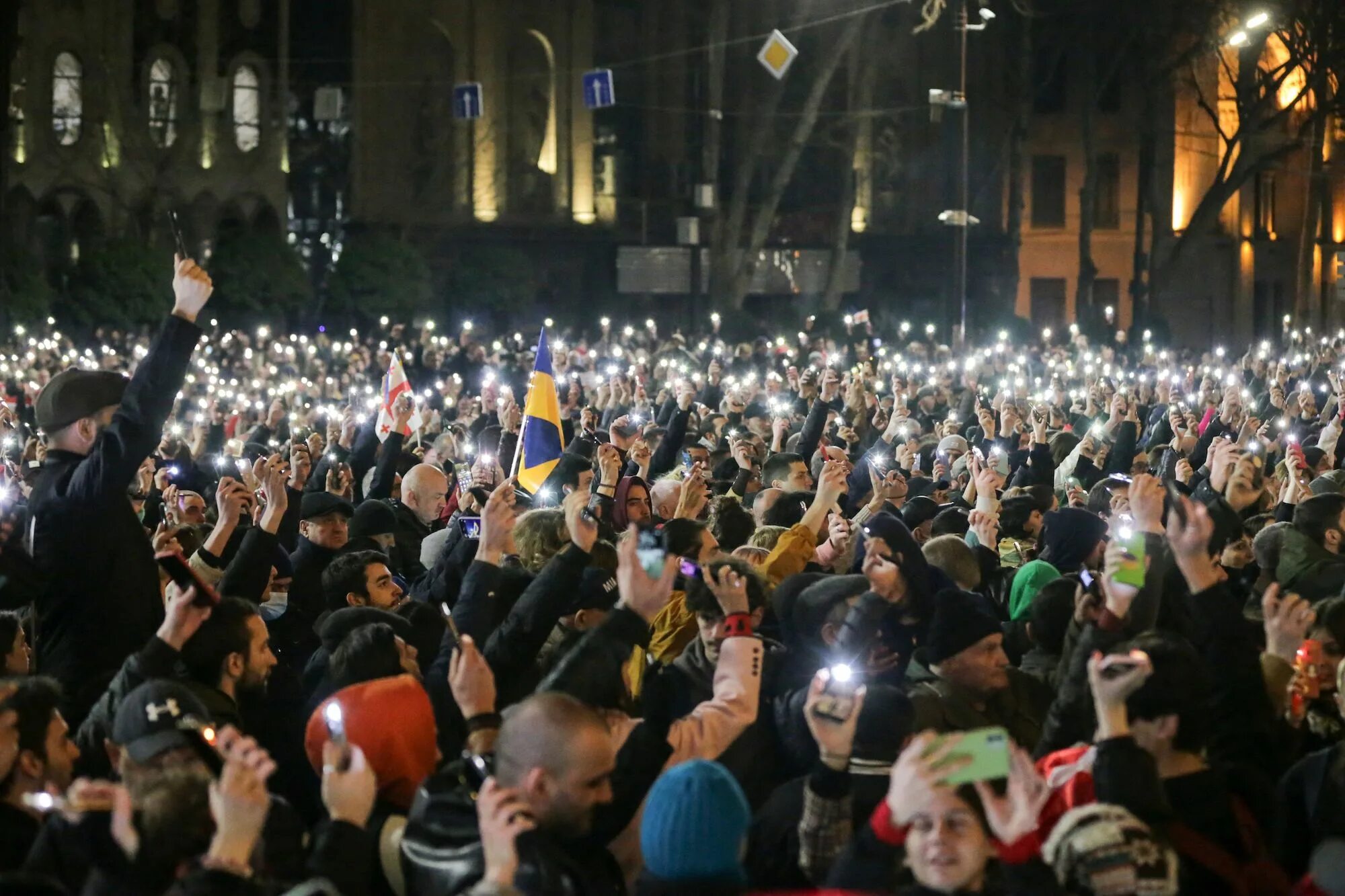 Почему митинги в тбилиси. Митинги в грузии. митинг в тбилиси. массовые протесты в грузии. протесты в москве.