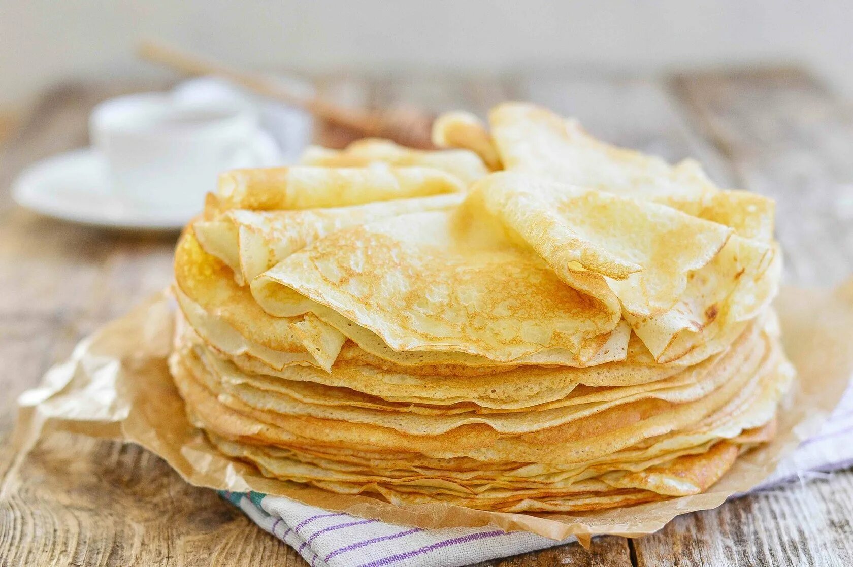 Блины быстро и вкусно на молоке. Блинчики. тонкие блинчики. блинчики с маслом. блины на сливках.