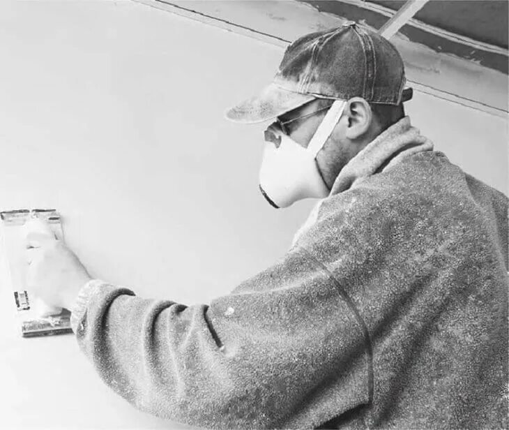 шлифование шпатлевки. шлифование поверхности стен. шлифовка стен под покраску. шлифовка поверхности стен. шлифование стен.