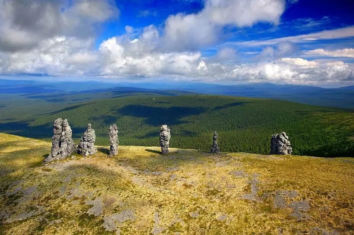 Столбы выветривания маньпупунёр. Северный Урал плато Маньпупунер. Мань-Пупу-нёр столбы выветривания. Столбы выветривания маньпупунёр, Коми. Легенды мест россии