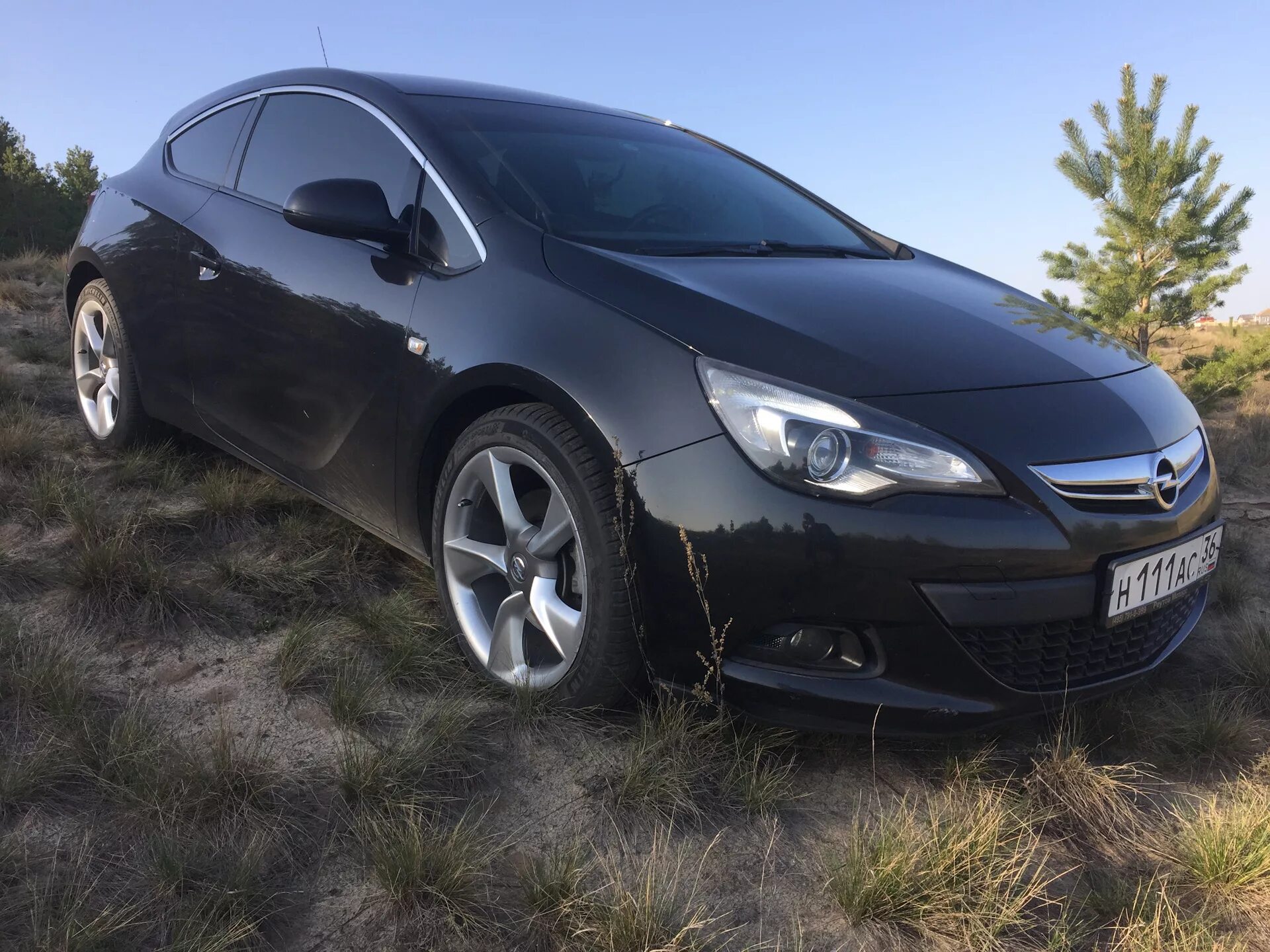 Opel astra черный. Opel Astra GTC черный. Opel Astra j GTC черный. Opel GTC черная.