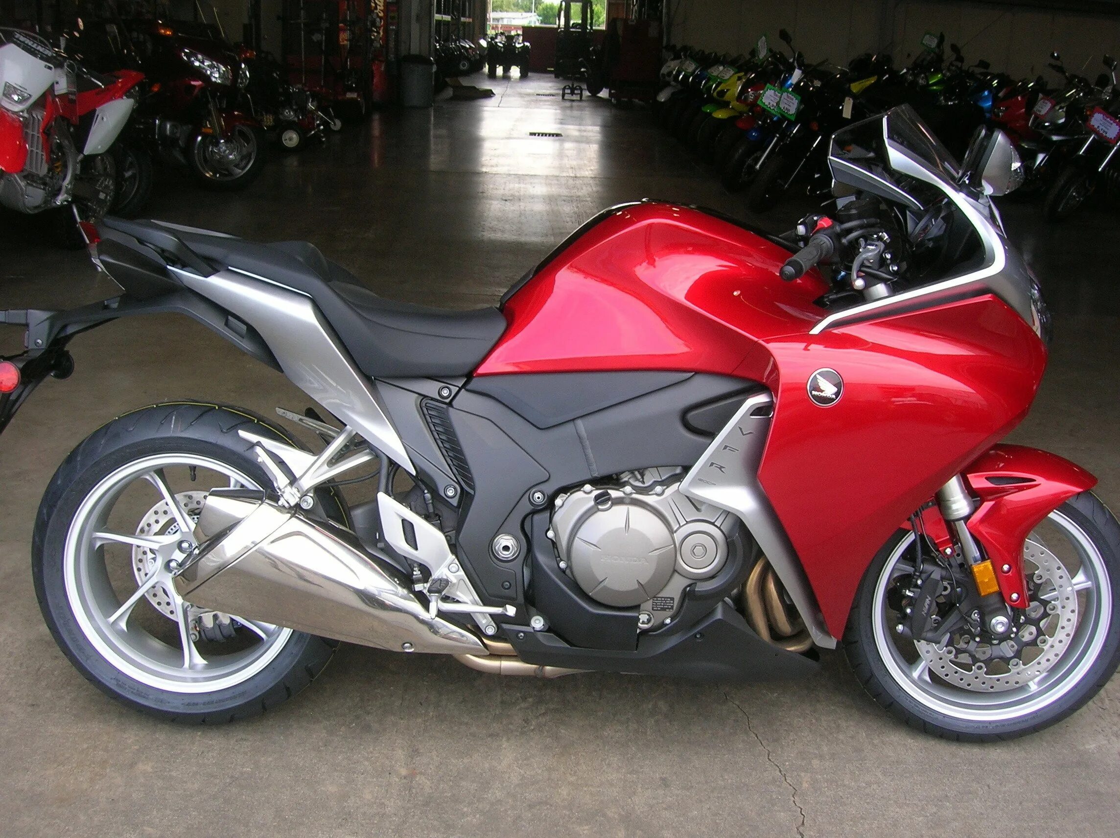 Honda купить в спб. Honda vfr1200f. Honda VFR 1200. Honda vfr1200f 2010. Honda VFR 1200 2012.