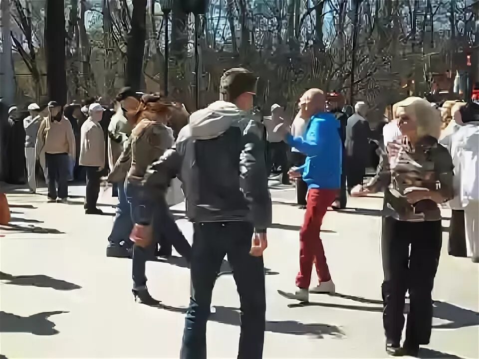 Сокольники танцы видео. Танцплощадка в сокольниках. сокольники ретро танцы. женя танцор сокольники танцы.