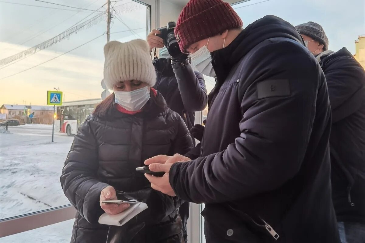 Теплые остановки Лабытнанги. Теплые остановки Губкинский. Остановки Лабытнанги. Лабытнанги люди.