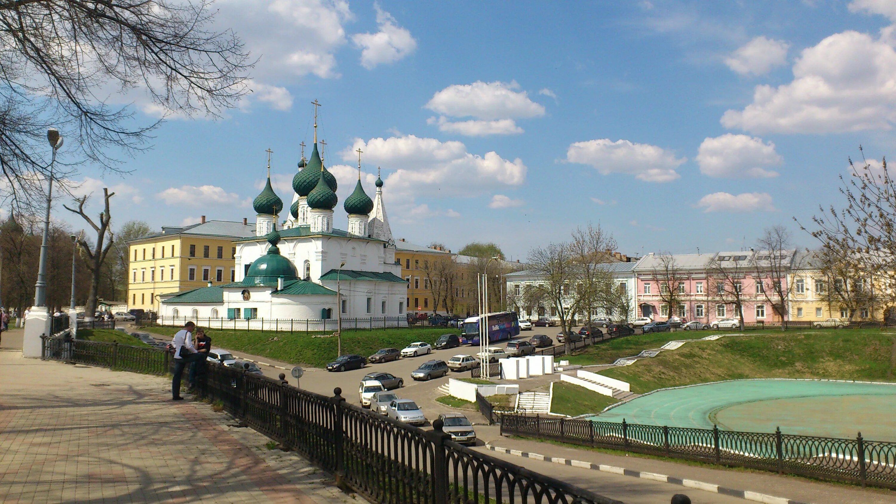 Спартаковец Ярославль. Ярославский стадион Спартаковец. Стадион Ярославль у храма. Храм у стадиона Спартаковец Ярославль. Инди ярославль