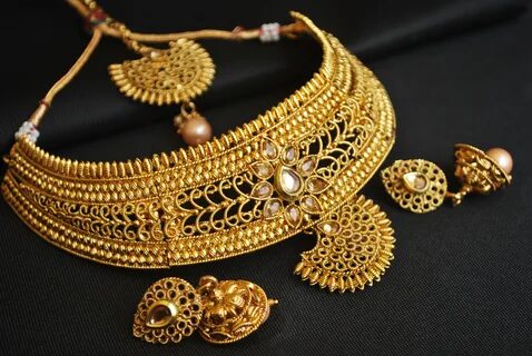 Finely designed Real Gold Look Gold Tone Choker Necklace set