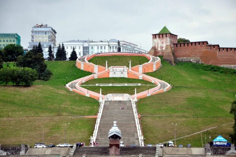 Нижегородский Кремль Чкаловская лестница. Чкаловская лестница Нижний Новгород. Чкаловская лестница Нижний Новгород памятник. Нижний Новгород Чкалов Чкаловская лестница памятник.