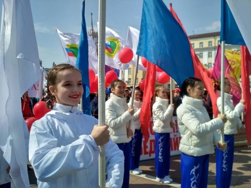 События информация новости. Первомайские демонстрации в Улан-Удэ. 1 Мая праздник весны и труда. Первомайская демонстрация в Индии. С праздником весны 1 мая.