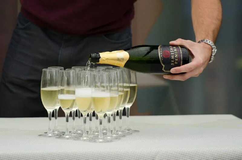 Gant шампанское. Вино 90- 2000. Шампанское pinot noir herbert beaufor. Simple wine шампанское. Simple wine шампанское.