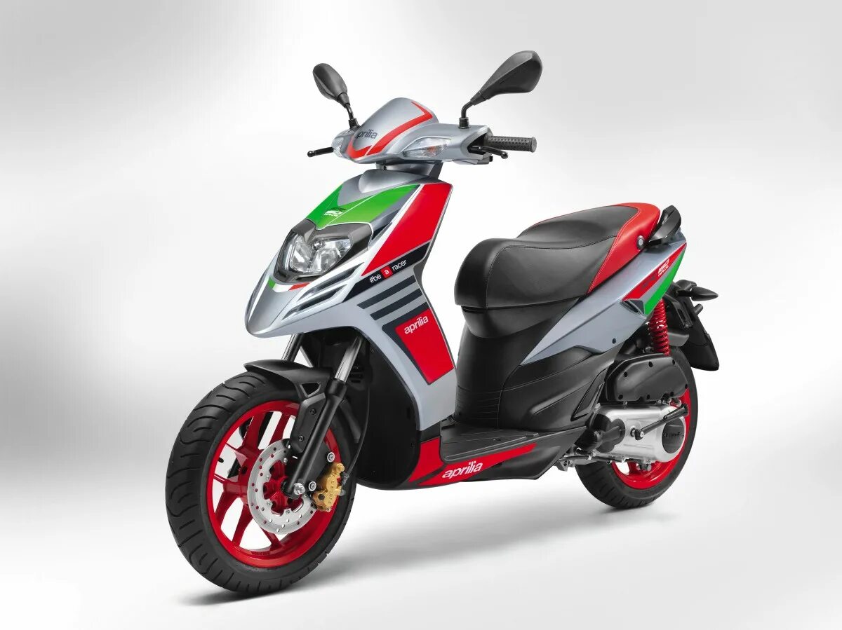 Априлия скутер 150. Aprilia SR 150. Скутер Априлия 50. Априлия 250 скутер. Скутер априлия