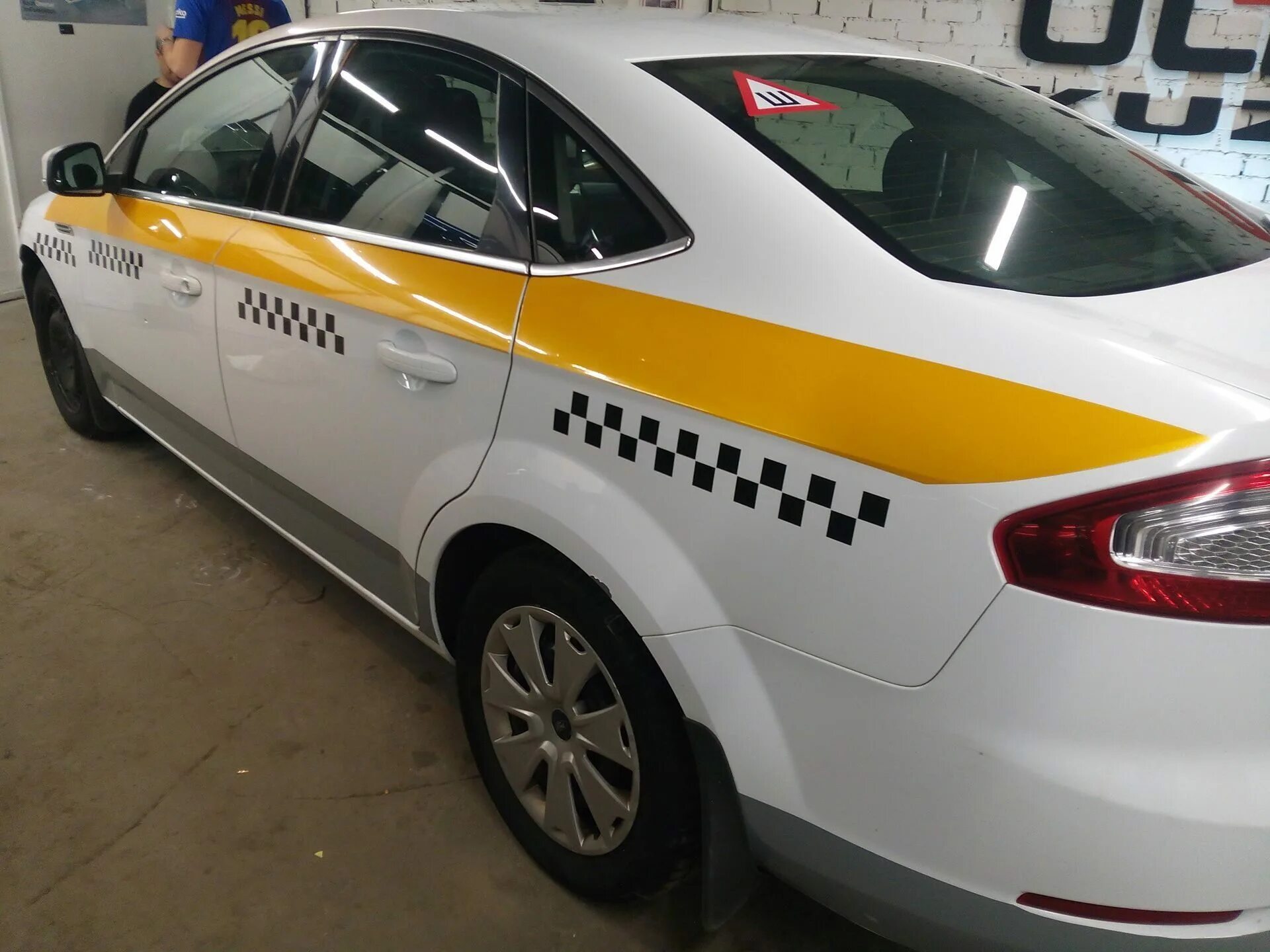 место под такси с лицензией. Volkswagen polo под такси 2020г. машина ниссан такси. оклейка шкода рапид под такси. солярис хендай 2306306 такси.