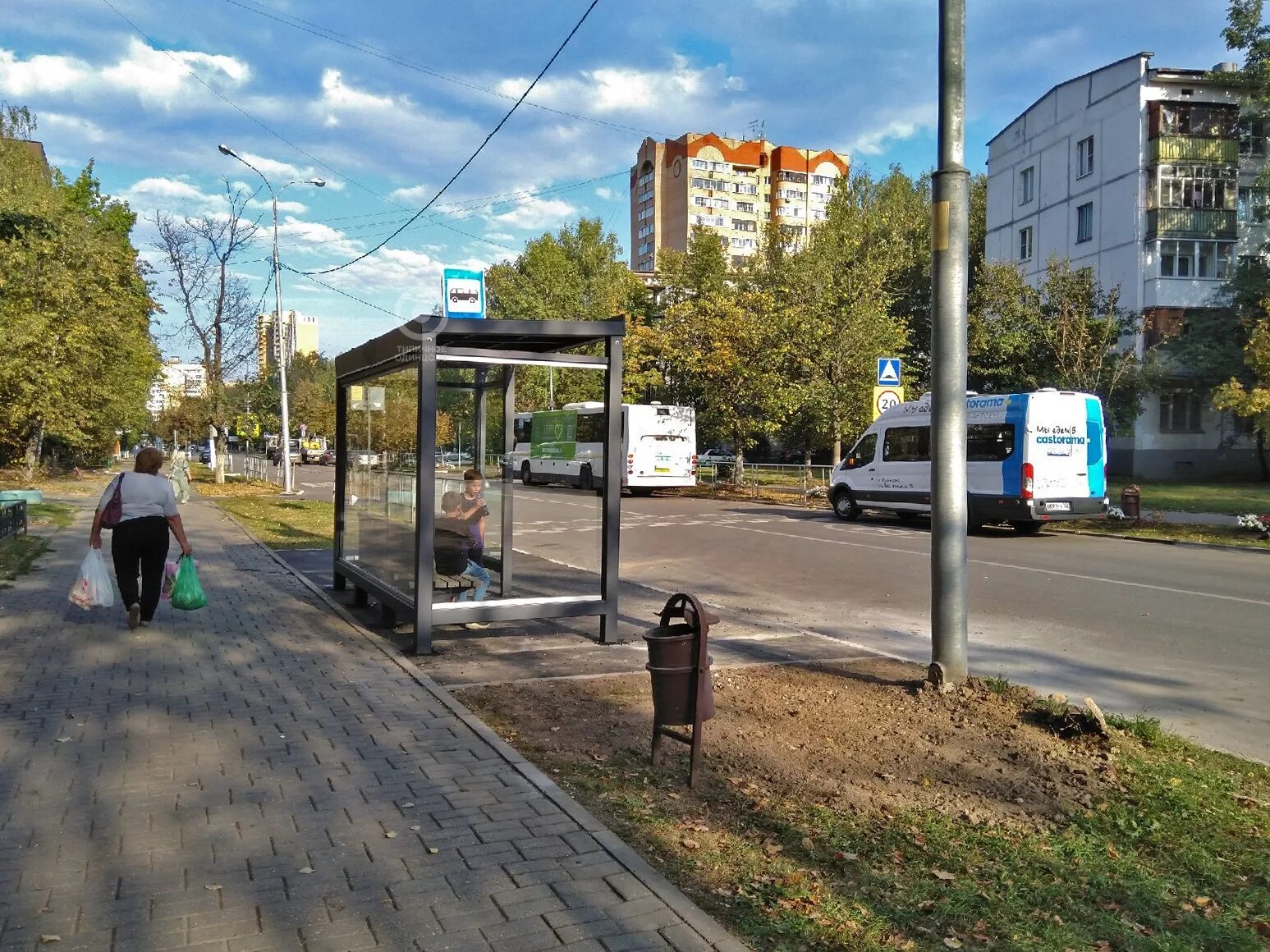 Остановиться вблизи. Автобусная остановка Дубки Одинцово. Остановка Гусарская Баллада. Остановка Гусарская Баллада Одинцово. Автобусная остановка.