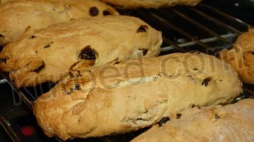 Песочное полено с изюмом. Полено выпечка с изюмом. Песочное печенье полено. Крымские лакомства. Печенье поленница.