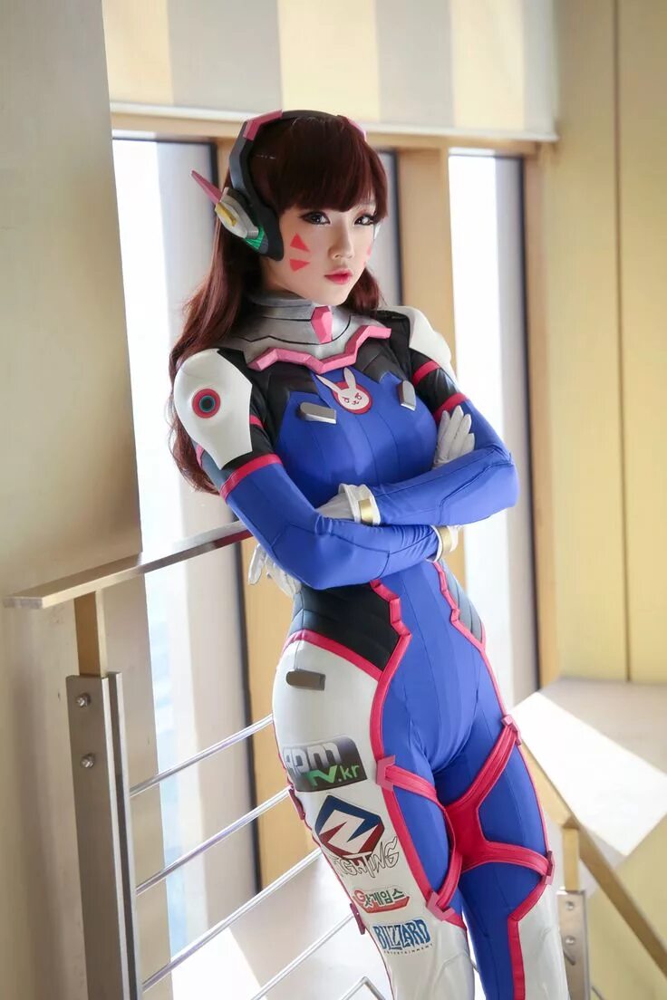 Dva порвался костюм. D.va Cosplay. Дива овервотч. Diva Overwatch косплей. Dva Overwatch косплей.