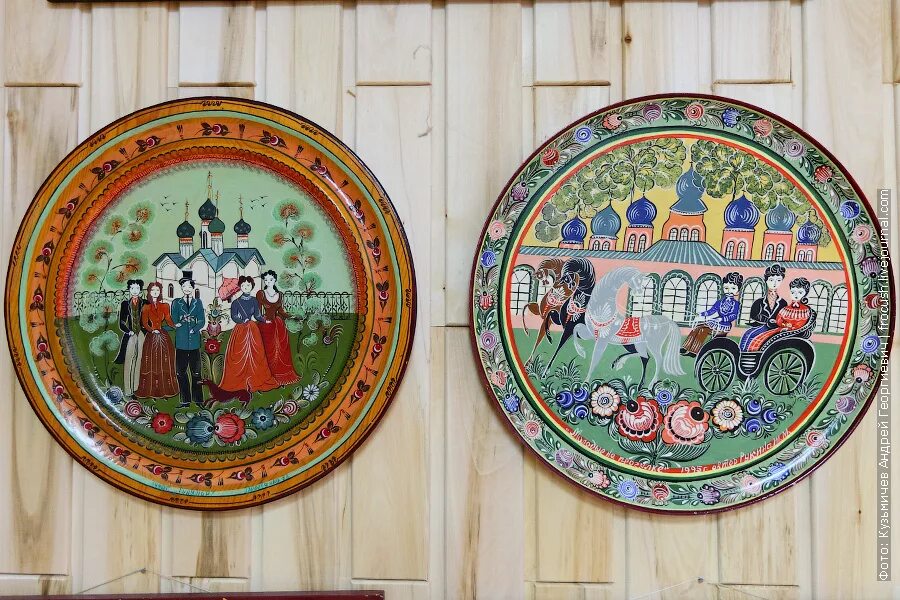 Телеграф городец. Часы городец. Чехол городецкая роспись. Роспись по дереву. Сюжетная композиция в городецкой росписи.